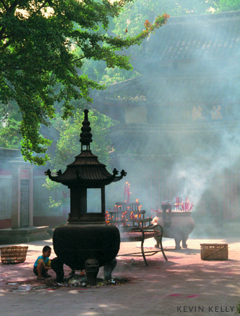 Burning incense, Chengdu